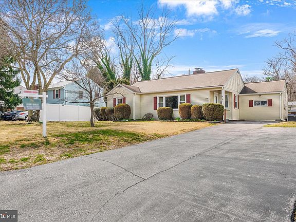 2nd image of 3630 Saint Johns Ln
