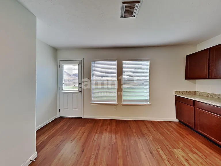 3906 Hawthorn Glen Ct — Photo 4