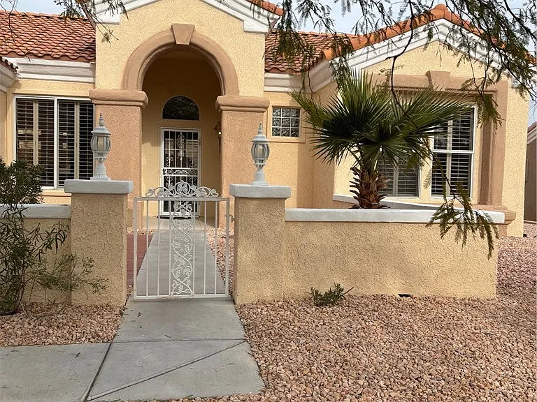 10800 Mission Lakes Ave — Photo 3