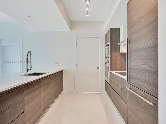 4th image of 301 Altara Ave #831