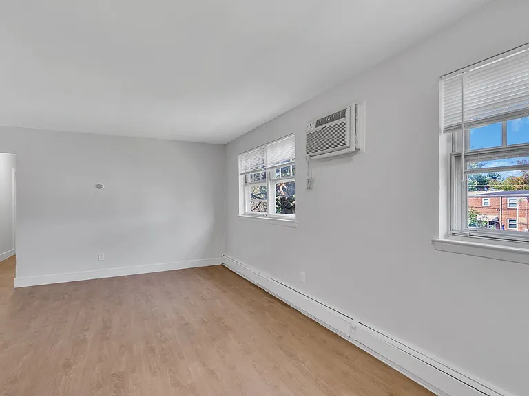 Lancaster Court Apartments — Photo 12