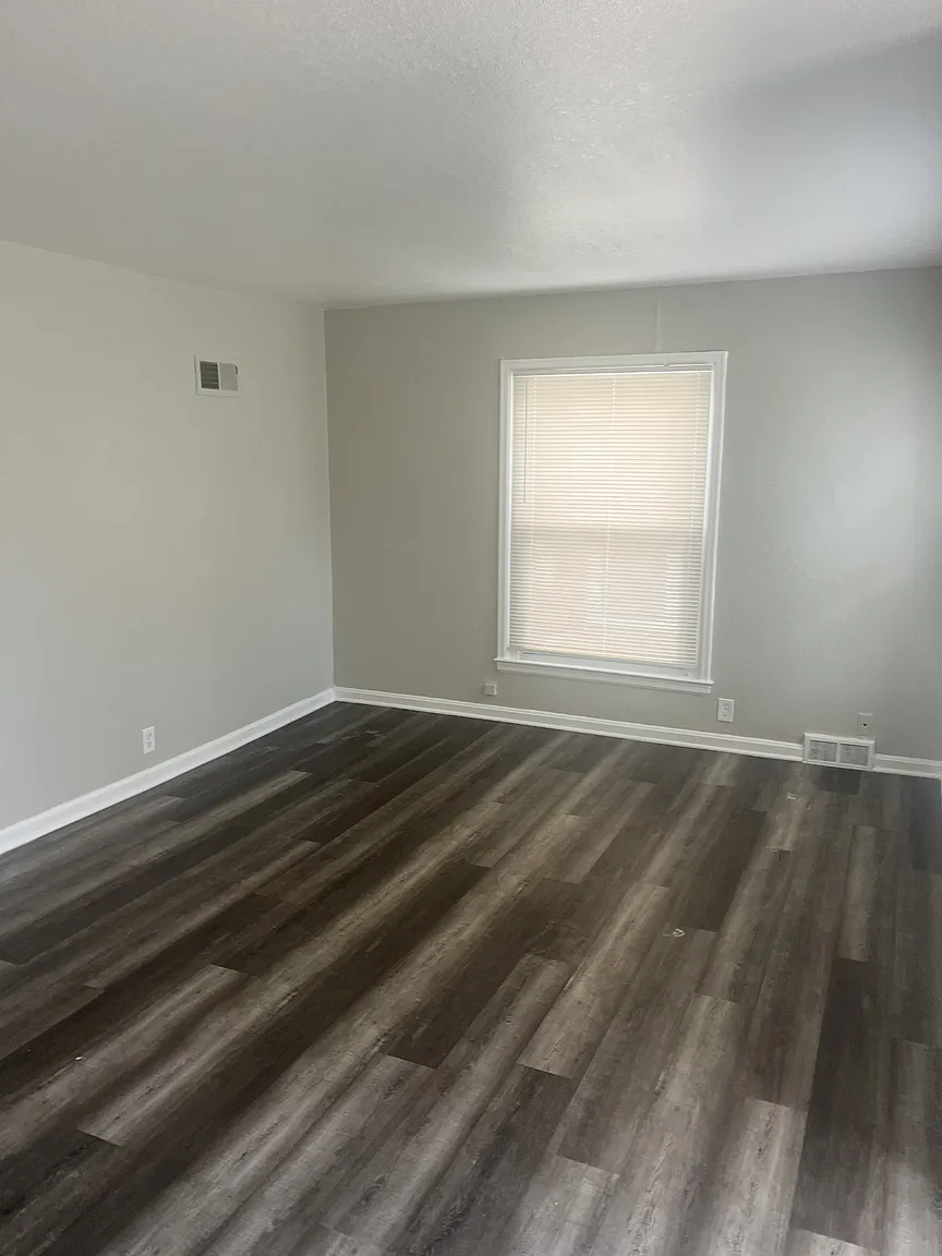 2303 W Olive St photo 1