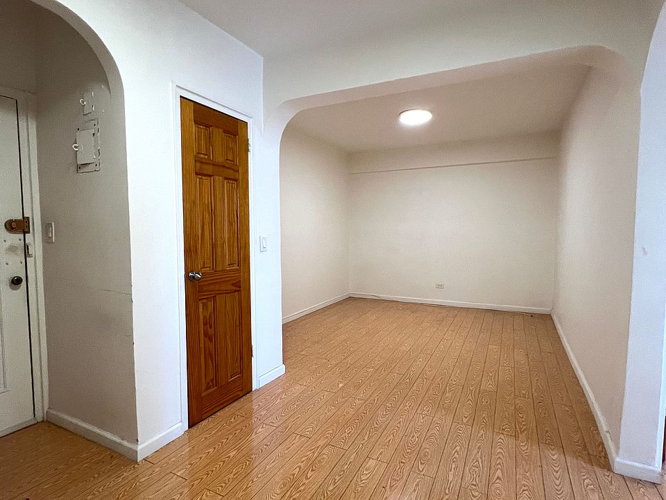 1st image of 14307 Sanford Ave APT 3D