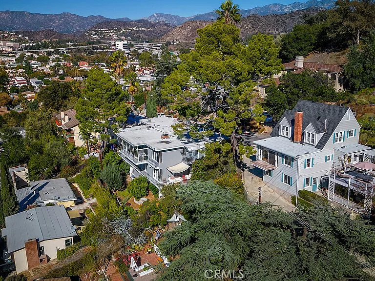 934 Highline Rd — Photo 43