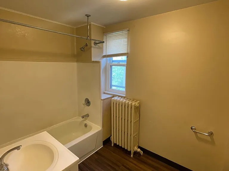 327 W 4th St — Photo 12