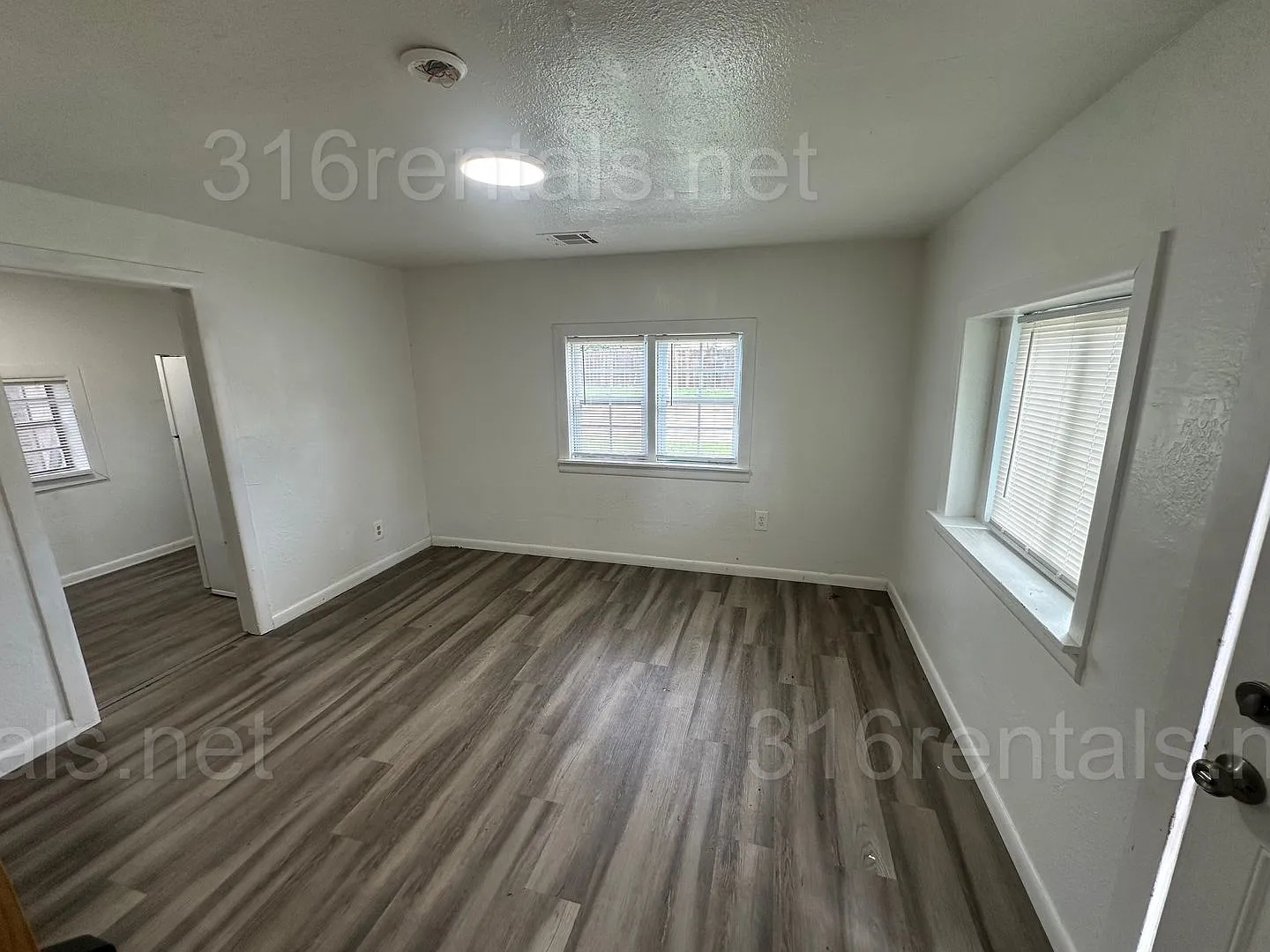 $849 - 2 bed 1 bath - Single Family Home — Photo 4
