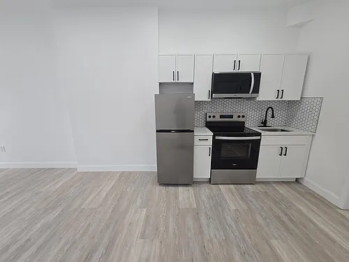 1521 Pine St Photo 1