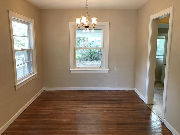 3rd image of 7525 Oakwood St