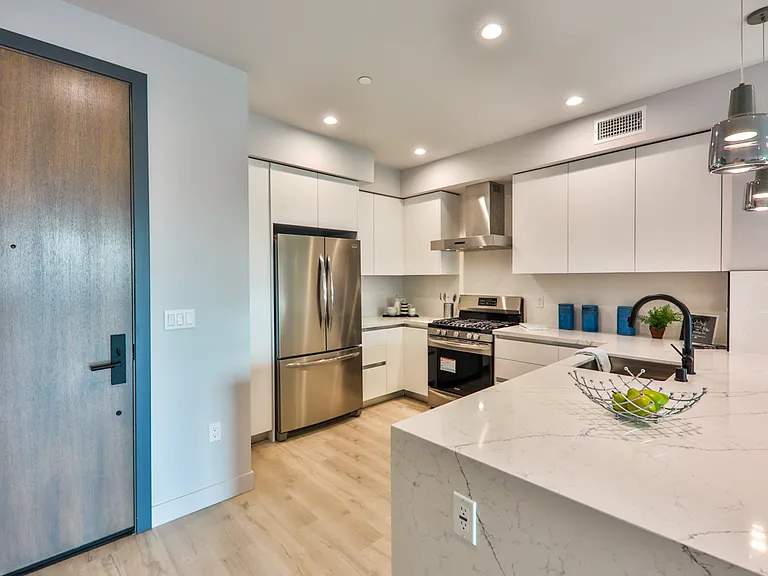 900 N Wilcox Ave #105 — Photo 11