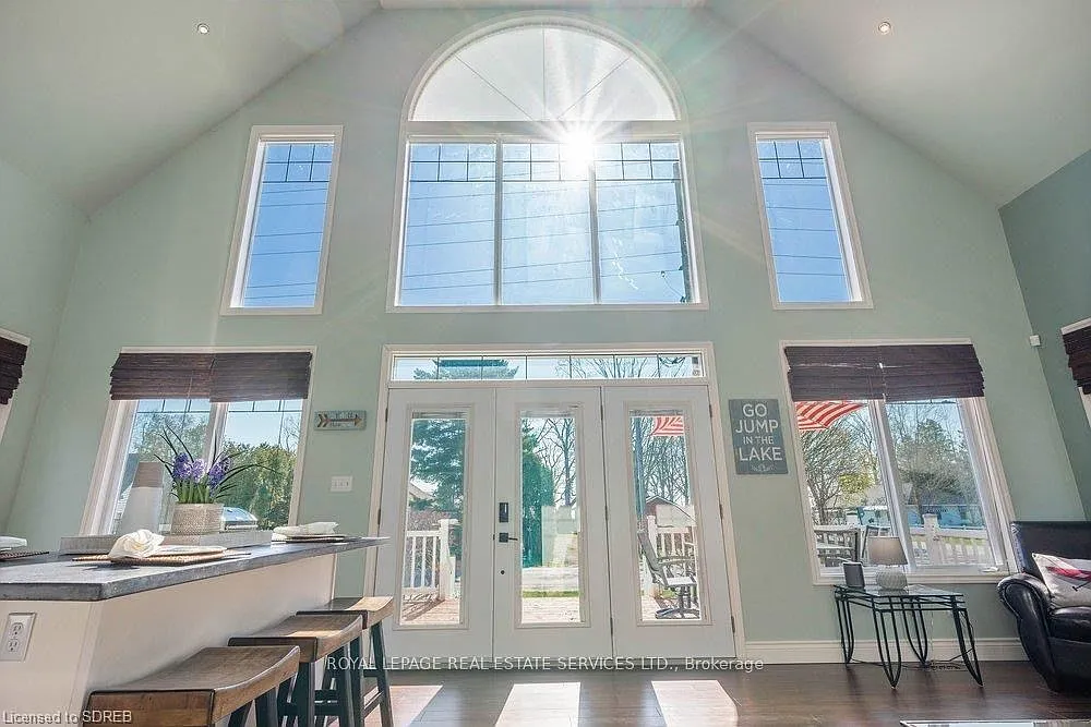 3 bed, $2,400 — Photo 4