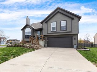 20807 S Barker Rd, Spring Hill, KS 66083
