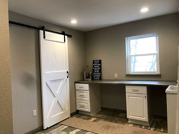 Laundry Rm w/utility closet