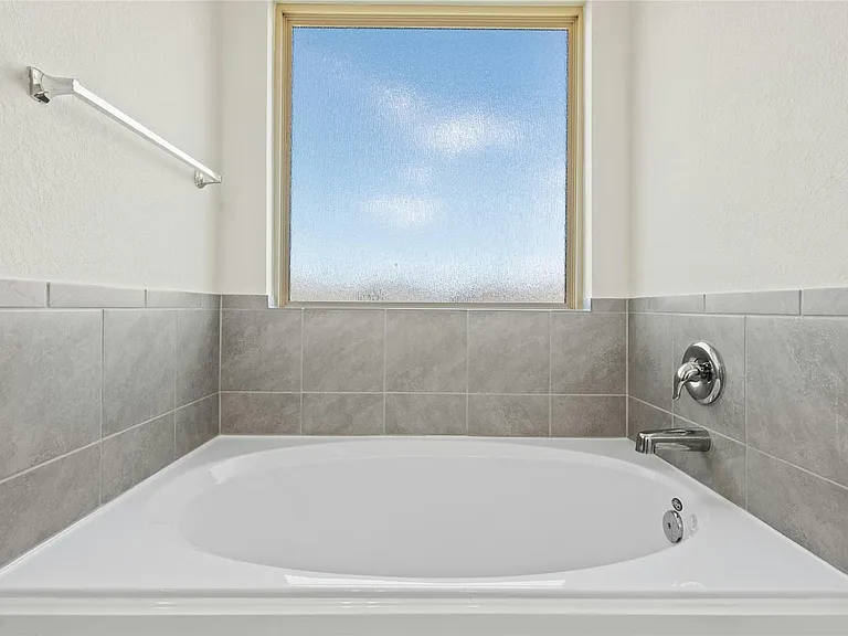 513 Circle Way — Photo 13