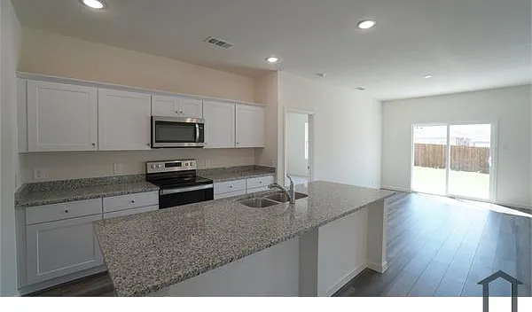 711 Camden Dr — Photo 9