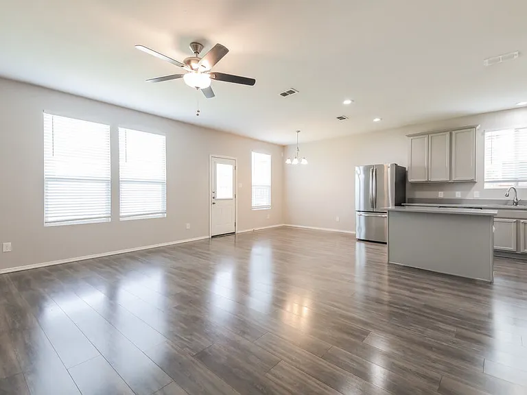 1724 Gayla Creek Dr — Photo 4
