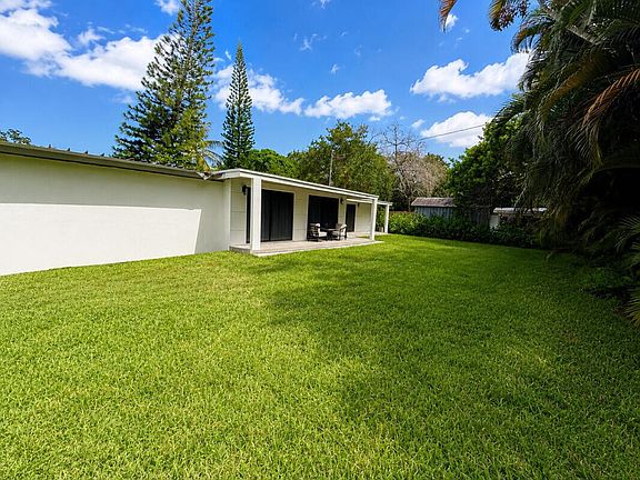 5th image of 4919 SW 28th Avenue