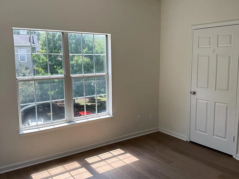 1704 Lake Shore Crest Dr #32 — Photo 13