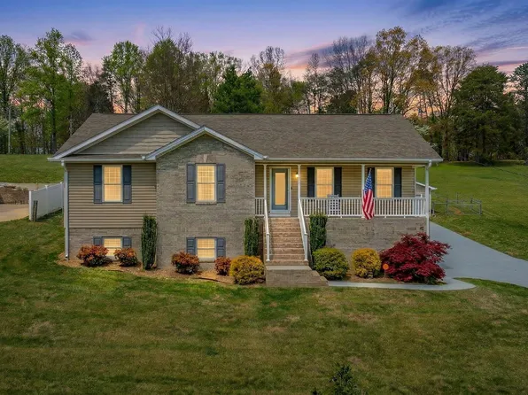 1062 Caprice St, Church Hill, TN 37642