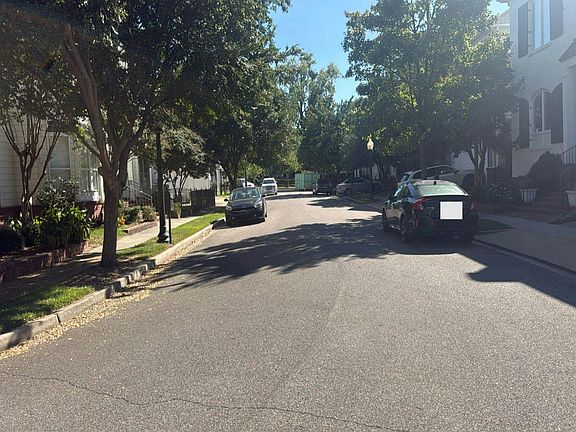 4th image of 1012 Island Park Dr