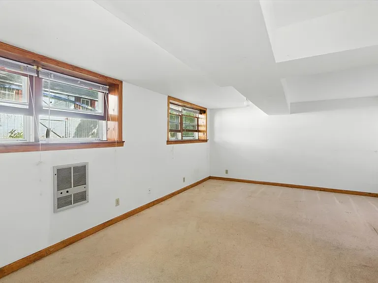 18 Maplewood Dr — Photo 34