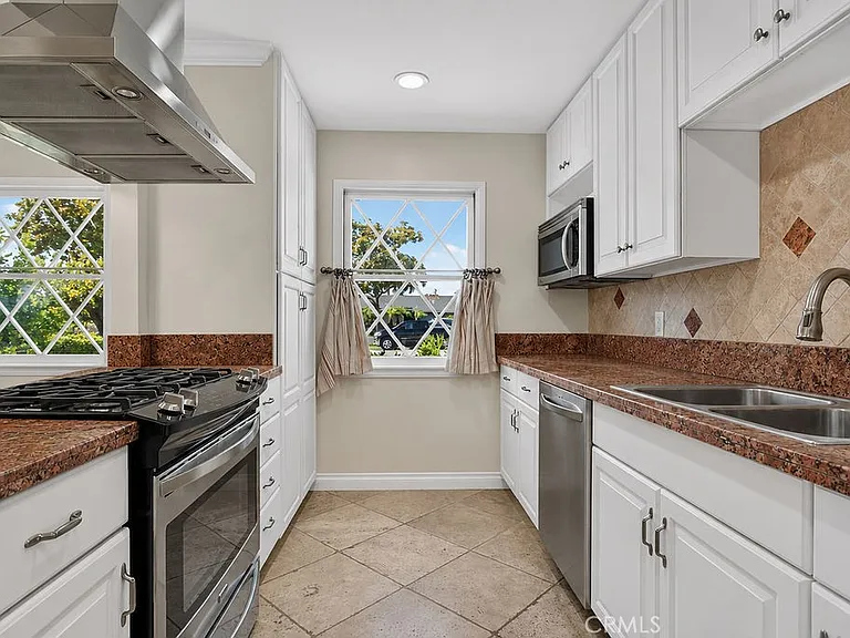2310 E Monroe Ave — Photo 12