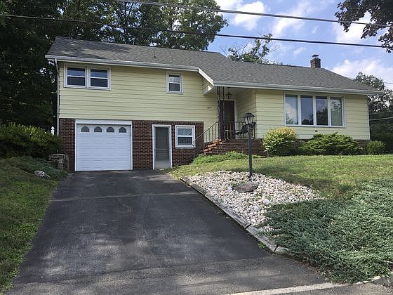 3 bedroom 1 1/2 bath single!