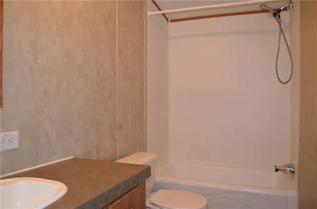 126 Robert St — Photo 10