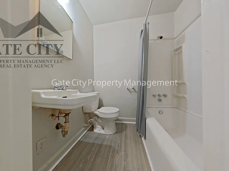 610 Hawthorne Ave #B — Photo 7
