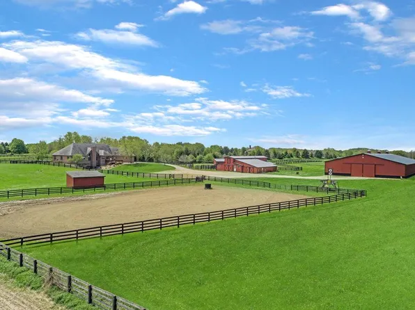 N85W36350 Riverwood LANE, Oconomowoc, WI 53066