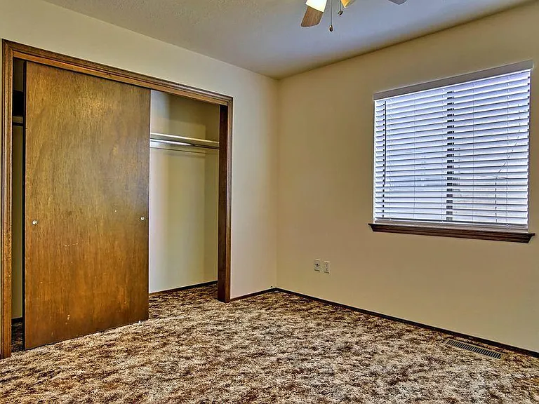 907 Nakomis Dr NE — Photo 12