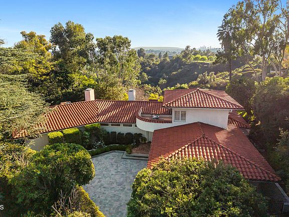 3rd image of 399 N San Rafael Ave