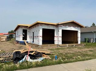6812 S 35th St, Lloydminster, AB T9V3T2