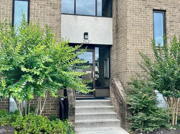503 Florida Ave APT 203, Herndon, VA 20170