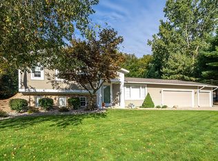 18089 Lake Hills Dr, Spring Lake, MI 49456