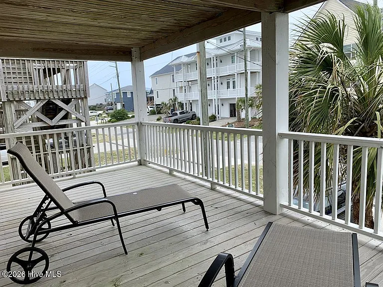 305 N Shore Dr — Photo 17