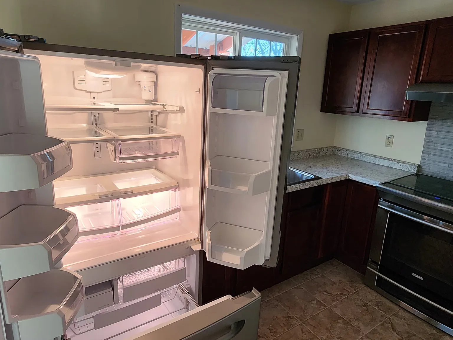 2 bed, 1000 sqft, $1,950 — Photo 2