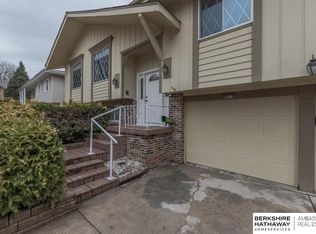 9912 O Cir, Omaha, NE 68127