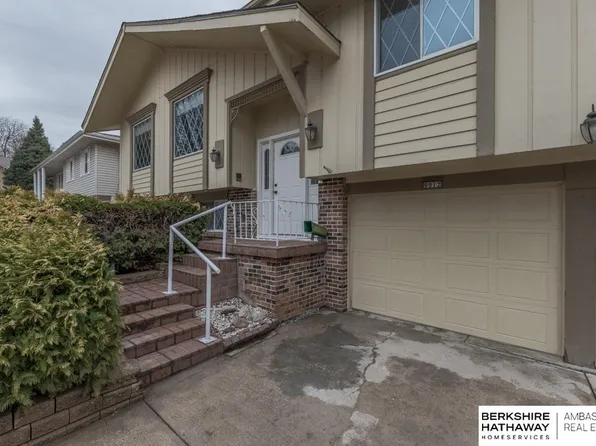 9912 O Cir, Omaha, NE 68127
