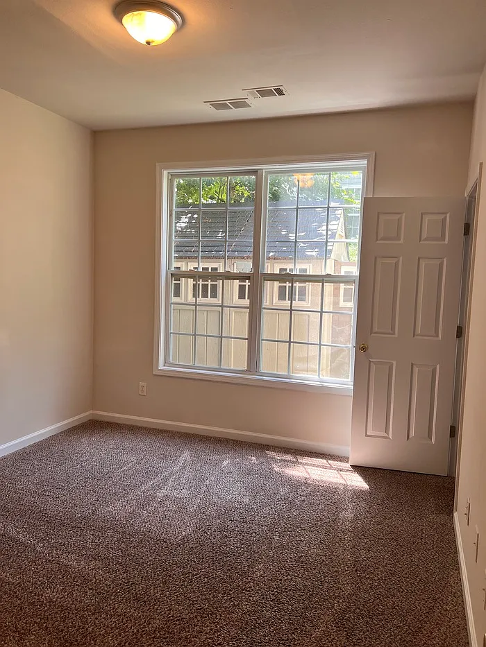 3 bed, 2.0 bath, 1100 sqft, $1,895 — Photo 4