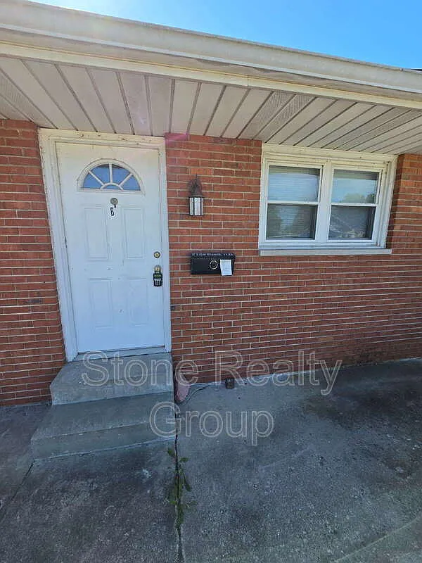 1 bed, 1.5 bath, $575 — Photo 1