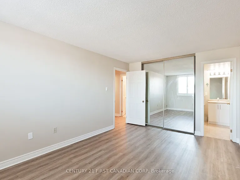 600 Talbot St #412 — Photo 33