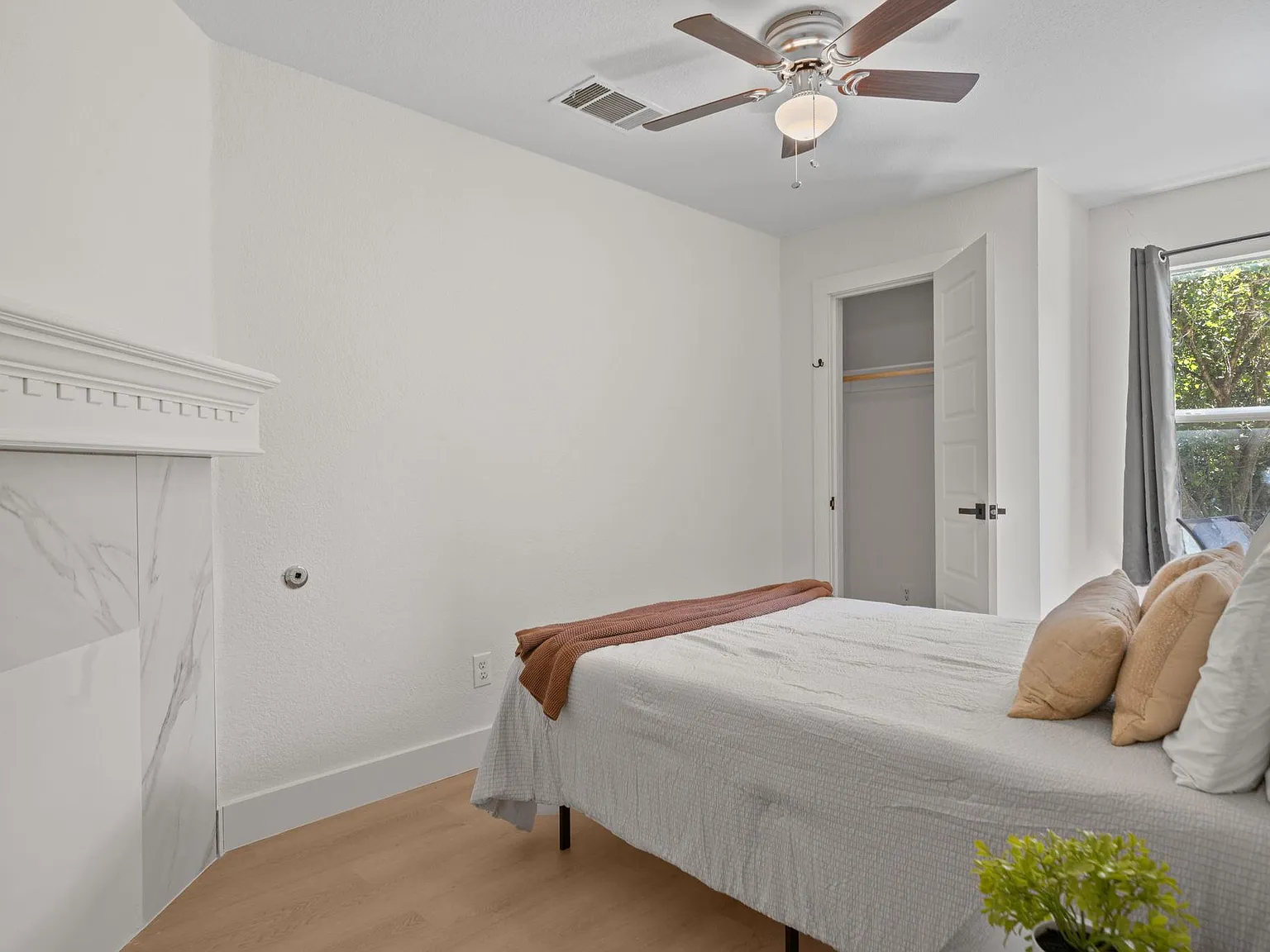 4 bed, 3.0 bath, 2450 sqft, $754 — Photo 1