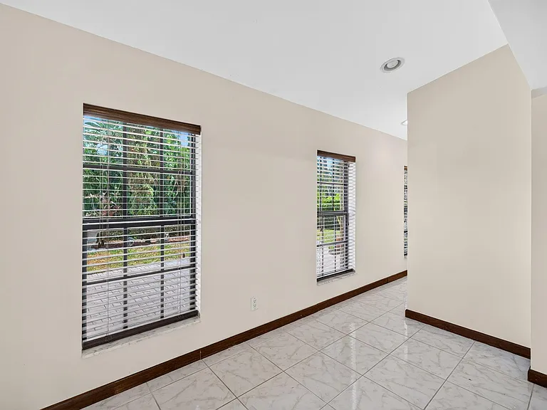 2060 Tropic Isle — Photo 39