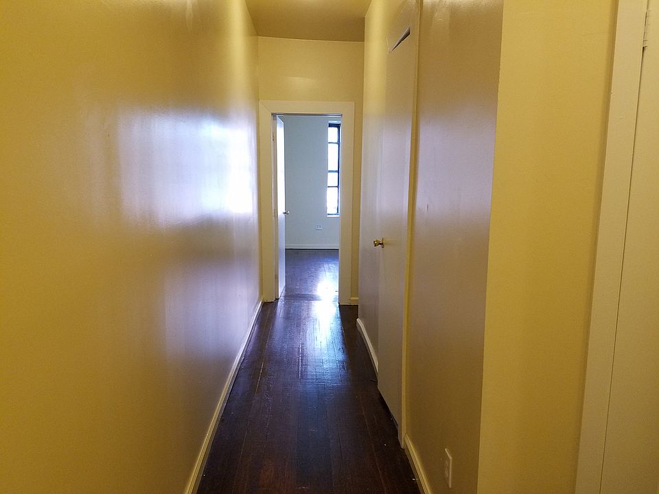 2nd image of 129 Wadsworth Ave APT 32