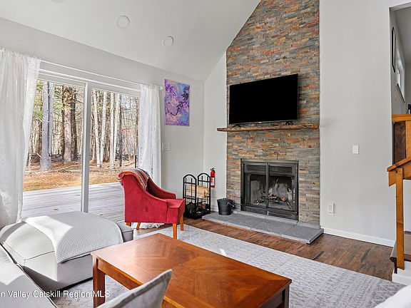 4th image of 150 Vining Road