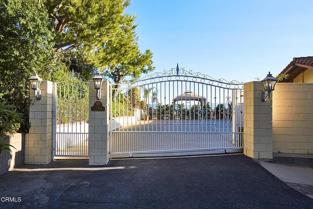5 bed, 4.0 bath, 5734 sqft, $9,495 — Photo 3