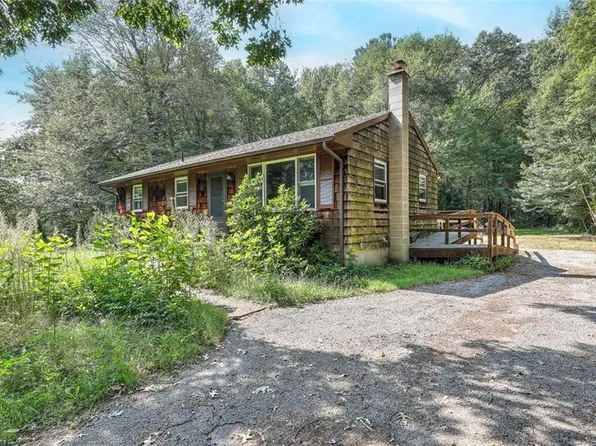 150 North Rd, Pascoag, RI 02859