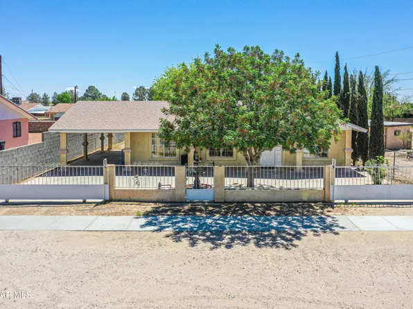 916 Mike Maros St, Fabens, TX 79838