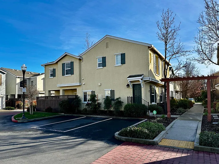 6104 Rockport Ln — Photo 2