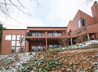 285 Garnsey Rd, Pittsford, NY 14534